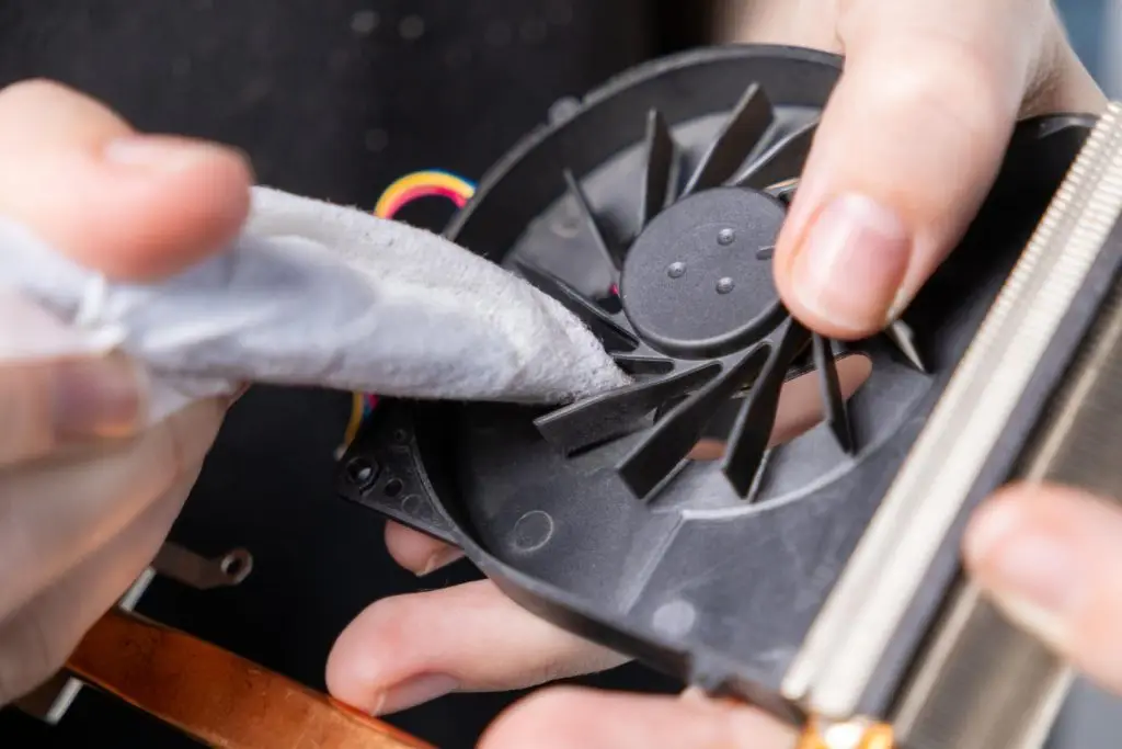 Czyszczenie chłodzenia laptopa